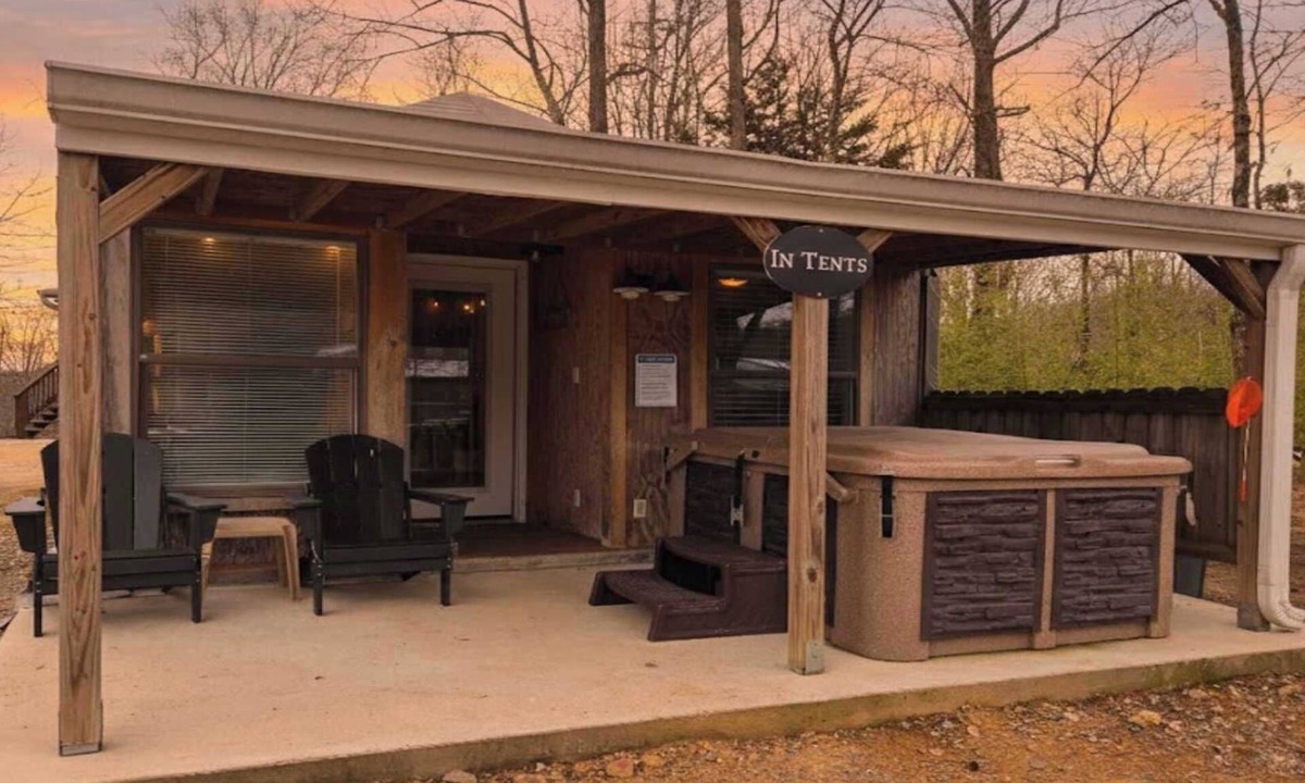 Bryant Cabin | Get InTents indoor pool, hot tub, & more!