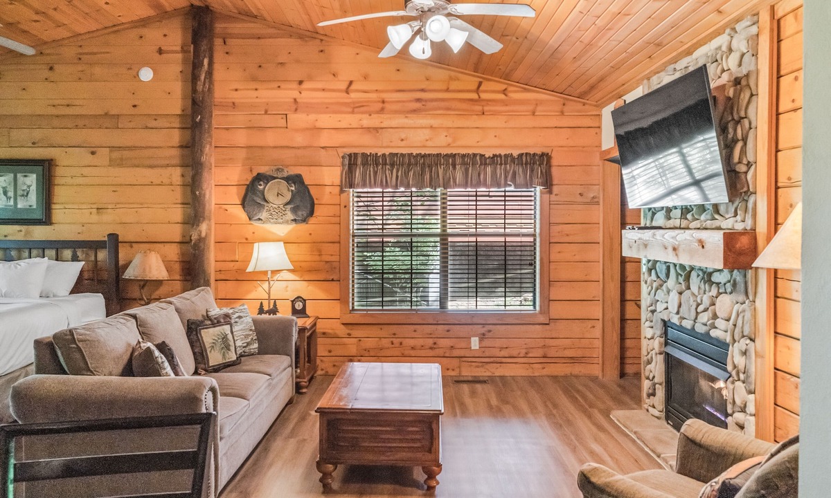 Branson Theater District Cabin | Getaway Cabin for Two with Fireplace & Whirlpool Tub - Minutes from Entertainment!