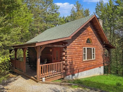 Farmville House | Getaway Cabin - Hot tub, Fire Pit, Direct Nature Trail Access