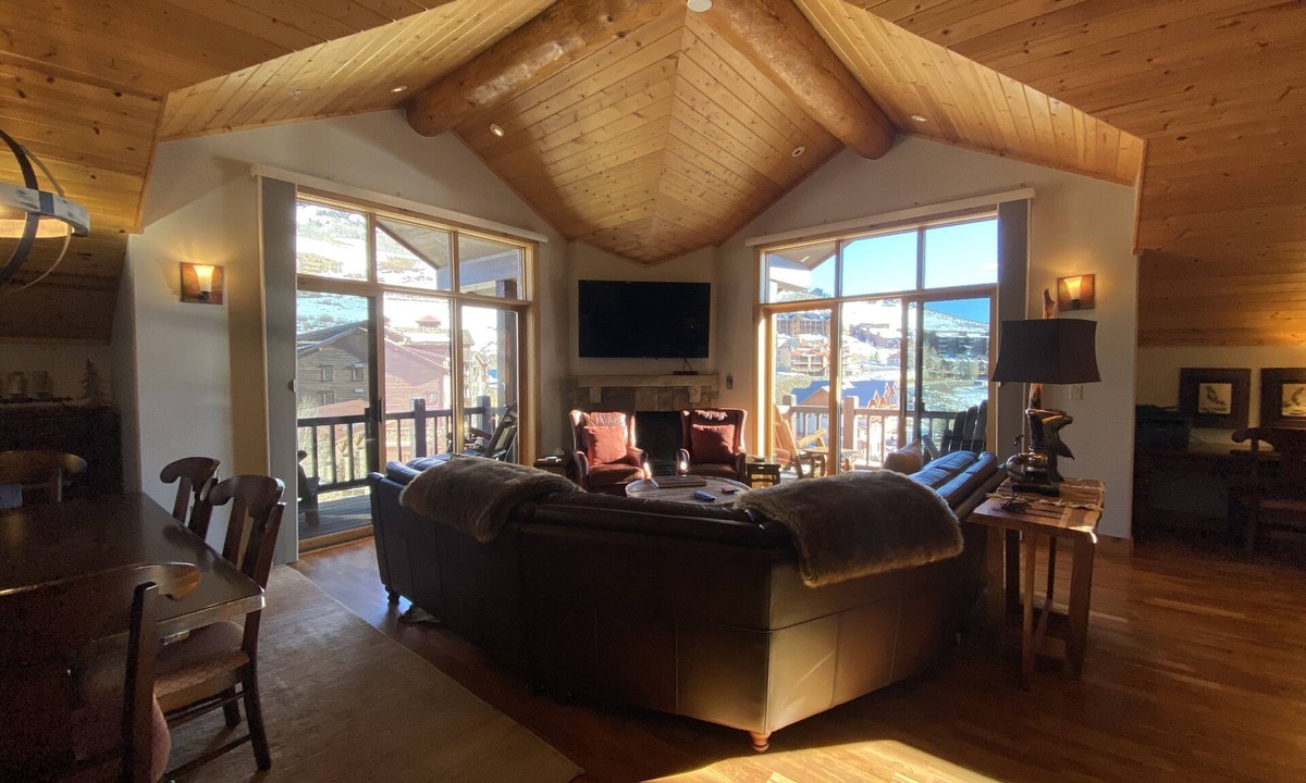 Mount Crested Butte Condo | Getaway in CB with your family @ 4 bedroom Penthouse@Black Bear Lodge!
