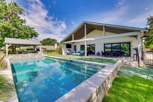 Farmers Branch House | Getaway Near Dallas w/Retro-Style Game Room!