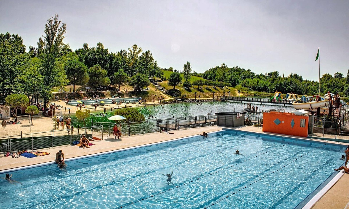 Monclar-de-Quercy Cottage | Getaway near Monclar Lake with pool
