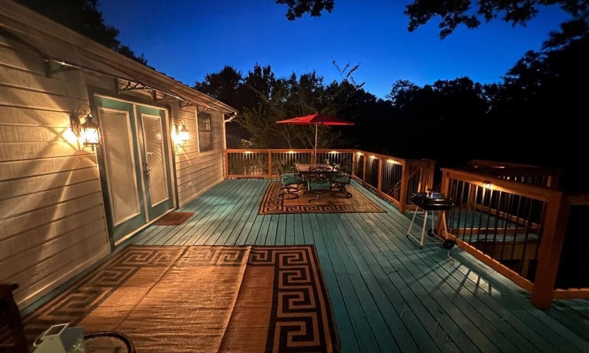 Willis Apartment | Getaway Oasis w/Huge Deck + pool/spa - lake conroe