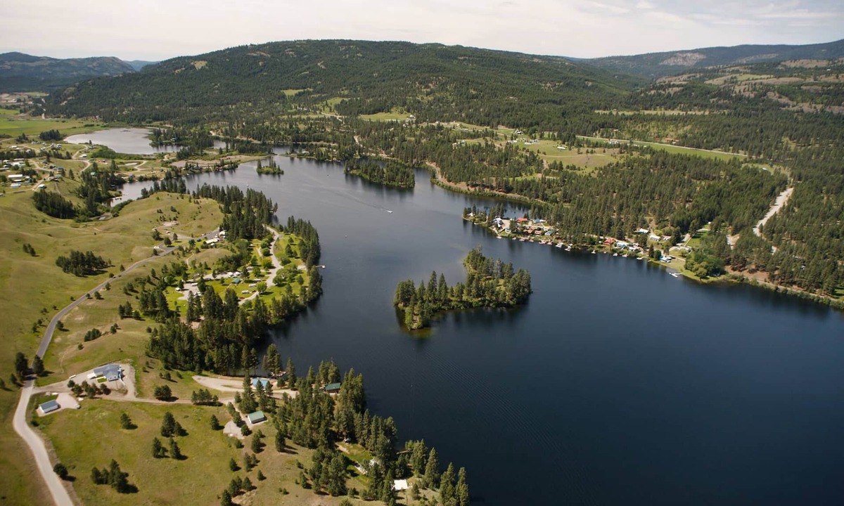 Republic House | Getaway retreat overlooking beautiful Curlew Lake