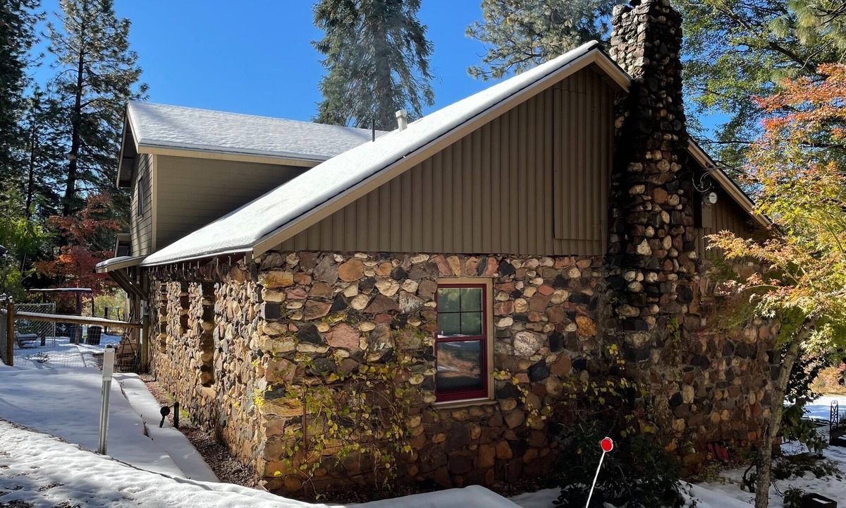 Dutch Flat House | Getaway to the pines