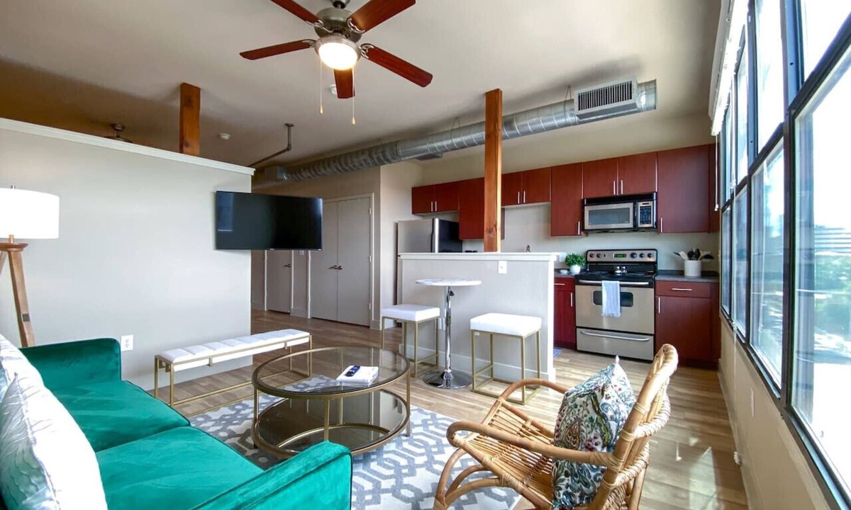 Downtown Fort Worth Condo | Getaway with in-suite laundry, walk Downtown!