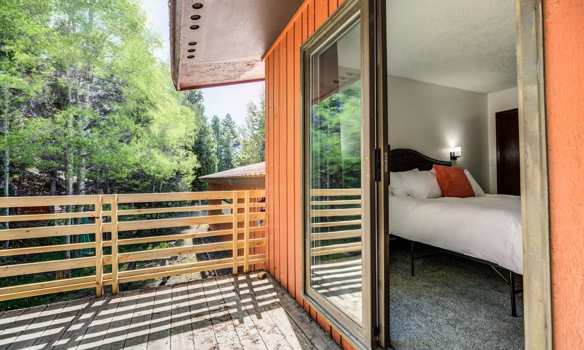 West Yellowstone House | Geyser Getaway