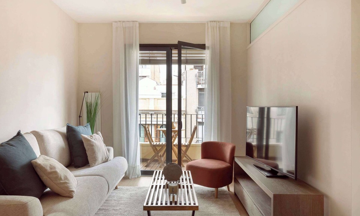 Sant Gervasi Apartment | GHAR/BARI/HEM/SPITI/KAAINGA/MANZIL- Two Bedroom Apartment with Balcony
