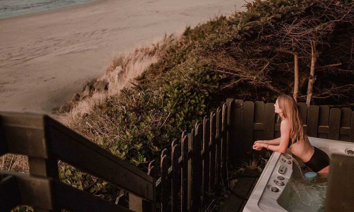 Neskowin House | Ghost Forest Beach House: Reimagined Redwood Oceanfront, Spa, Chef's Kitchen