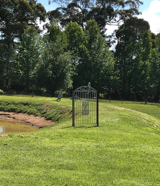 Berambing Bed & Breakfast | Ghost Hill Road Retreat