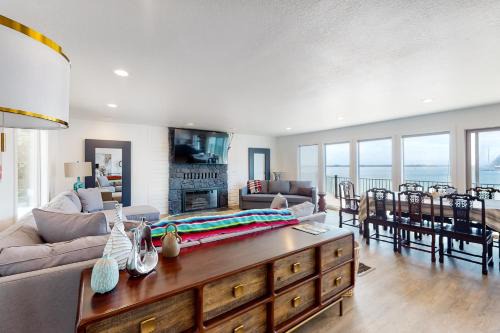 Bay City House | Ghost Hole View