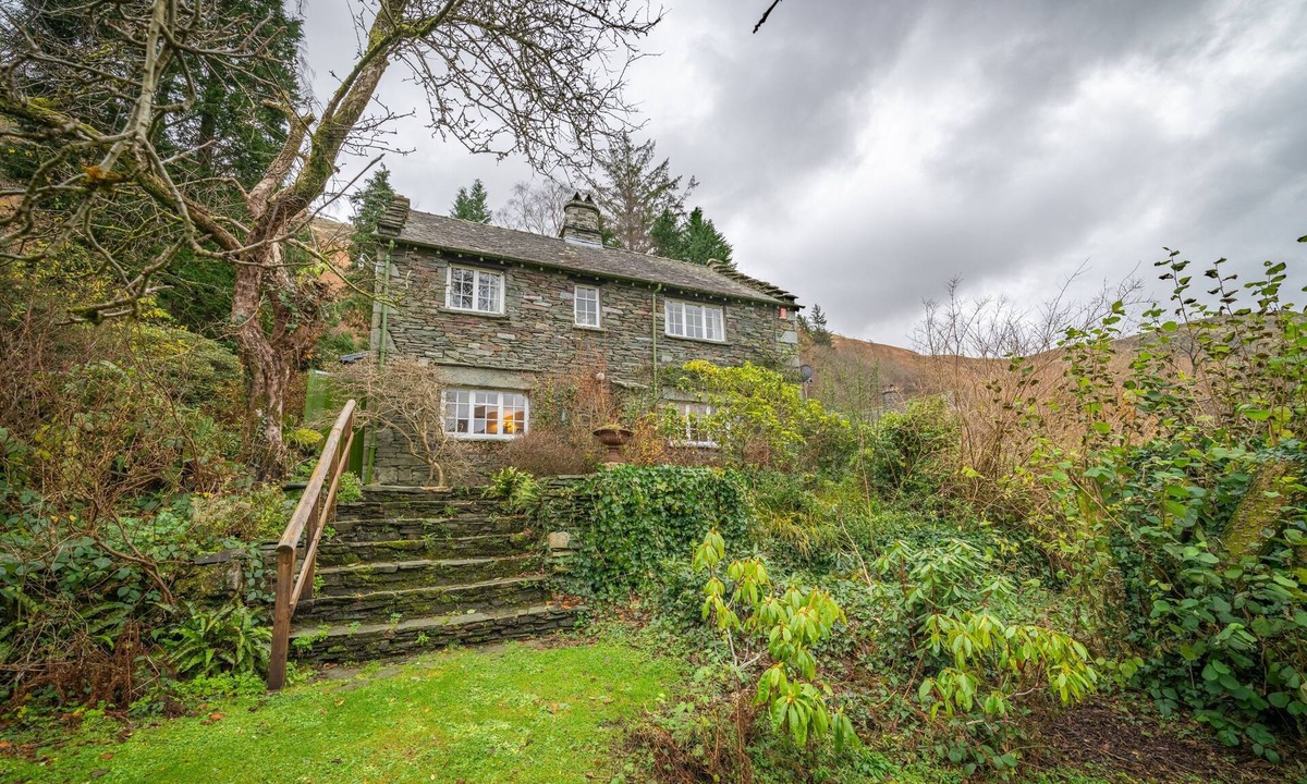 Penrith Cottage | Ghyll Foot - Cottage with a garden and parking in Patterdale