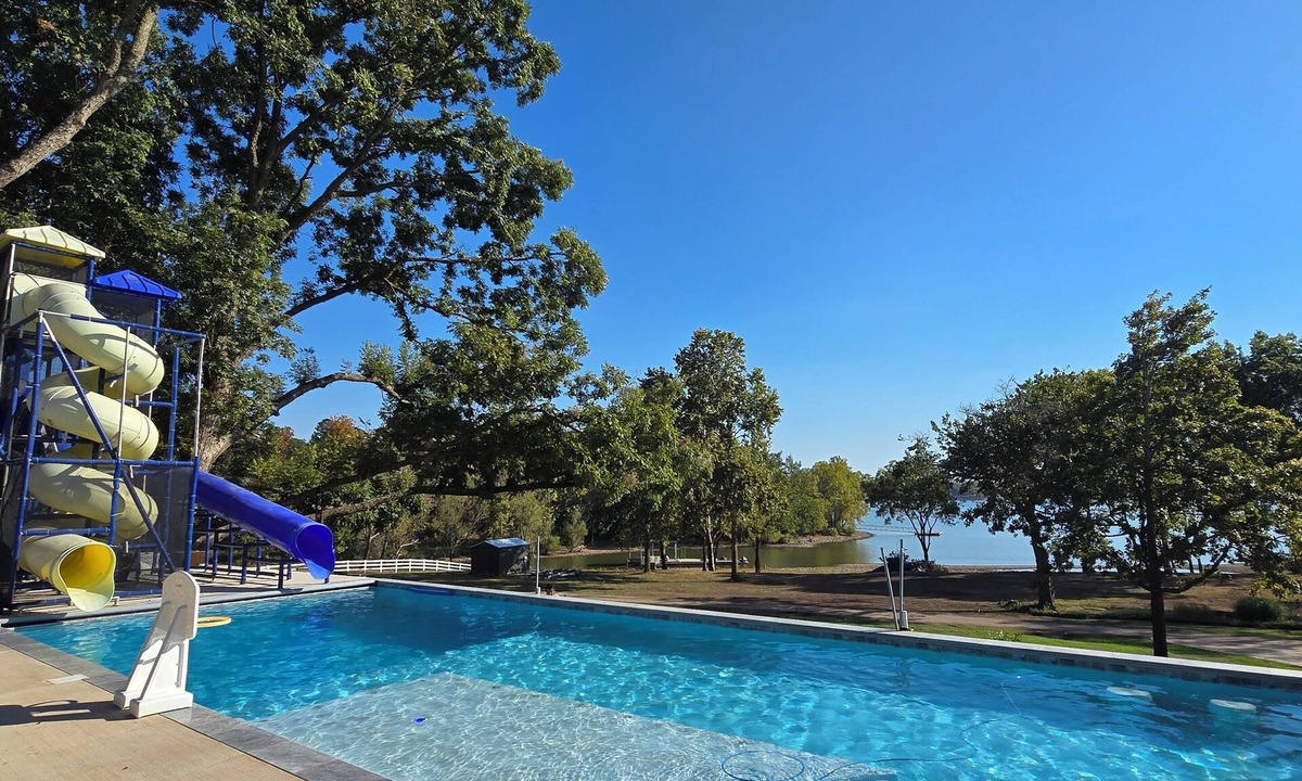 Grove House | Giant 10-bedroom lakefront home with large pool, hot tub, and dock