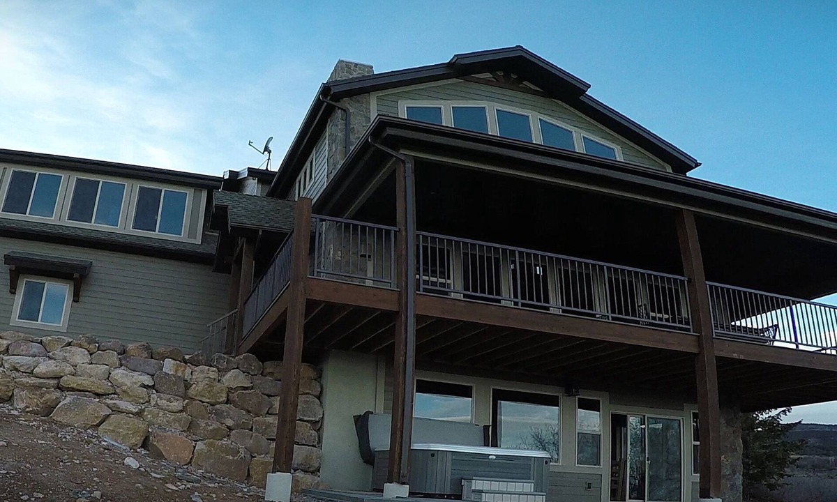 Garden City Cabin | Giant (32+ people) Cabin! Perfect for families, boating, & snowmobiling!