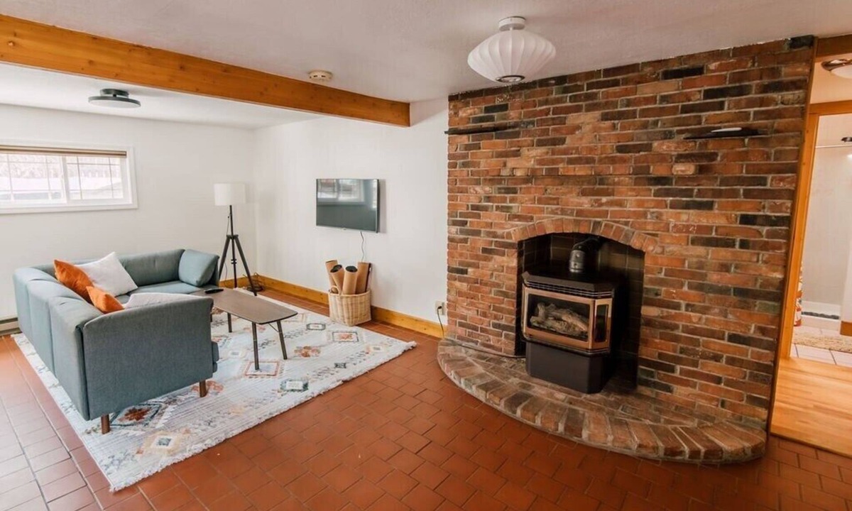 Helena West Side House | Giant View Home Summa