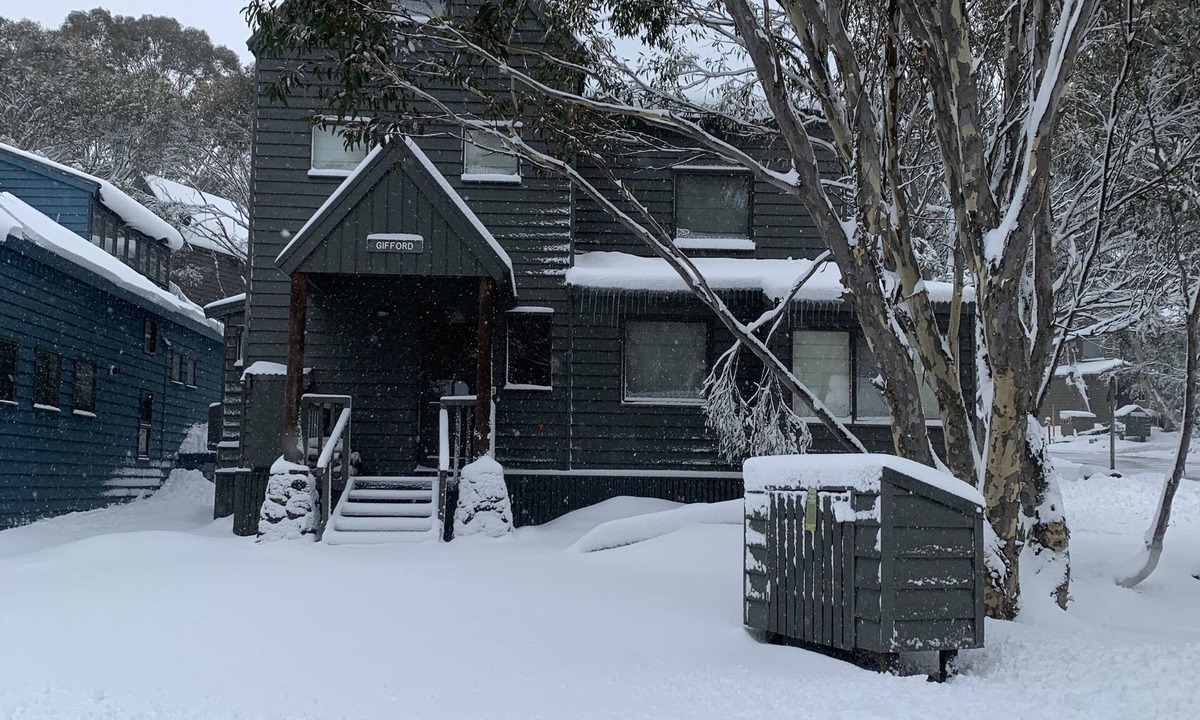 Dinner Plain Ski Chalet | Gifford - family friendly.