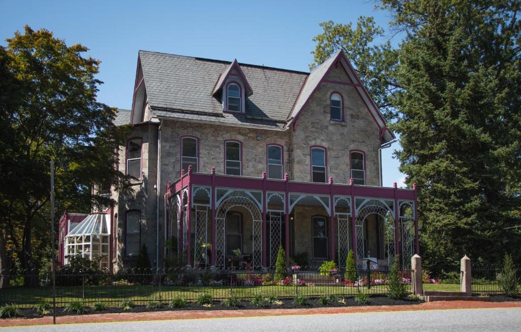 Moylan Bed & Breakfast | Gifford-Risley House Bed and Breakfast