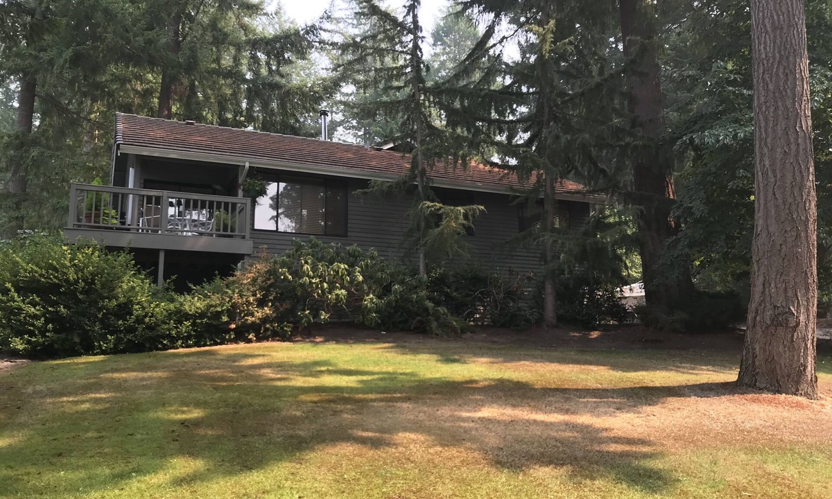 Gig Harbor House | Gig Harbor Rambler- Private and Quiet