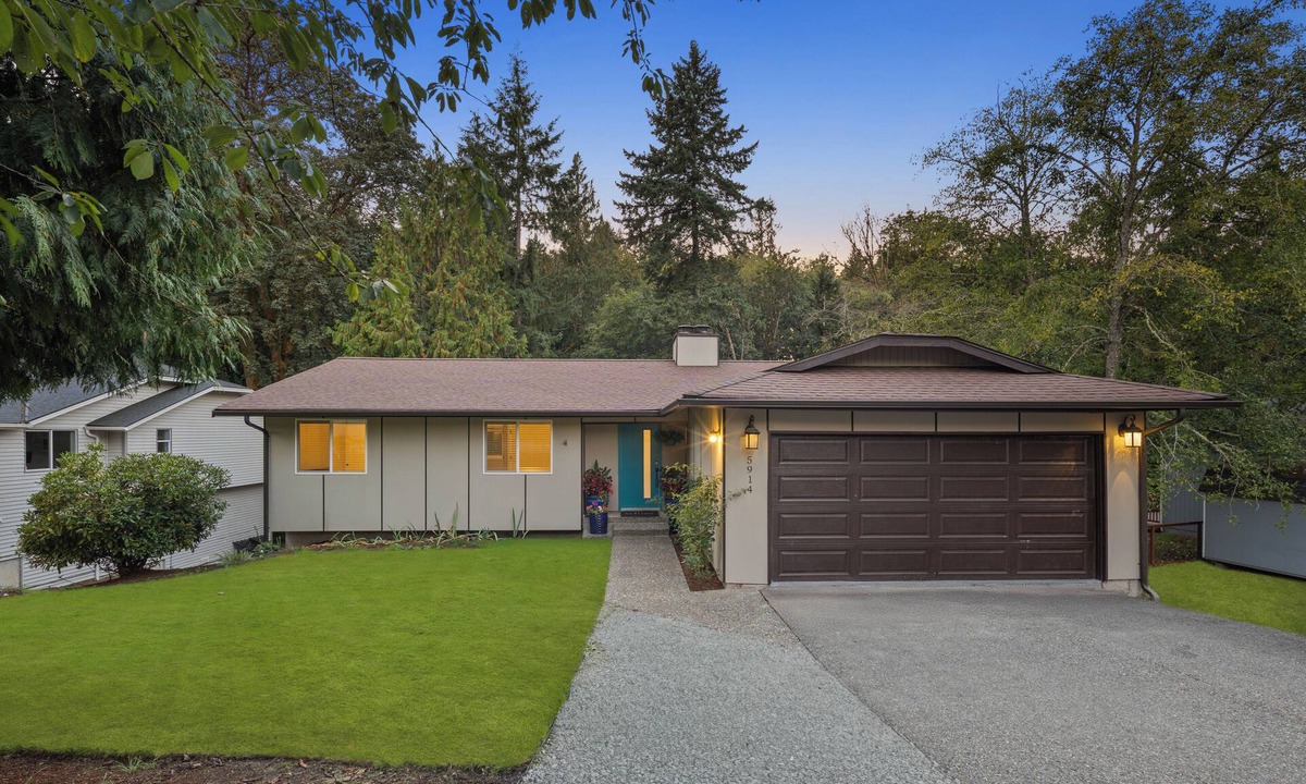 Gig Harbor House | Gig Harbor Retreat Cozy, Bright & Spacious.