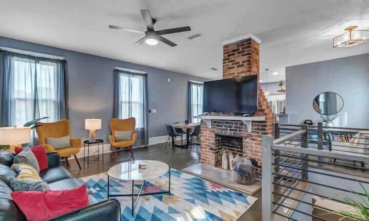 Springfield Apartment | Gigantic duplex in Springfield