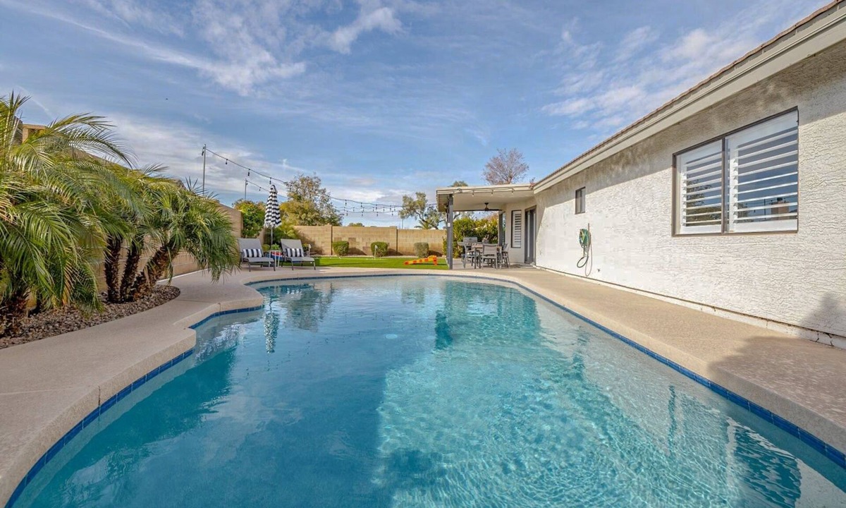 Meadows House | Gilbert 4BR Oasis: Heated Pool+Putting Green