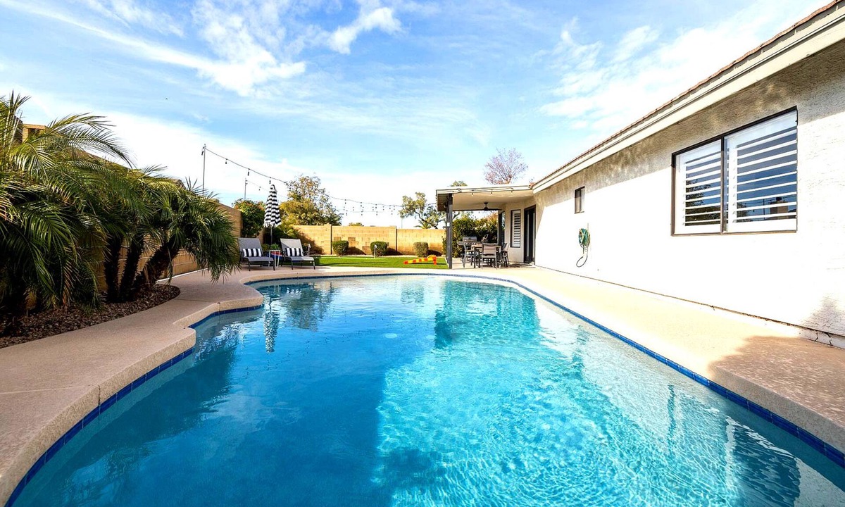 Meadows House | Gilbert Oasis: Pool, Putting Green & Near DT!