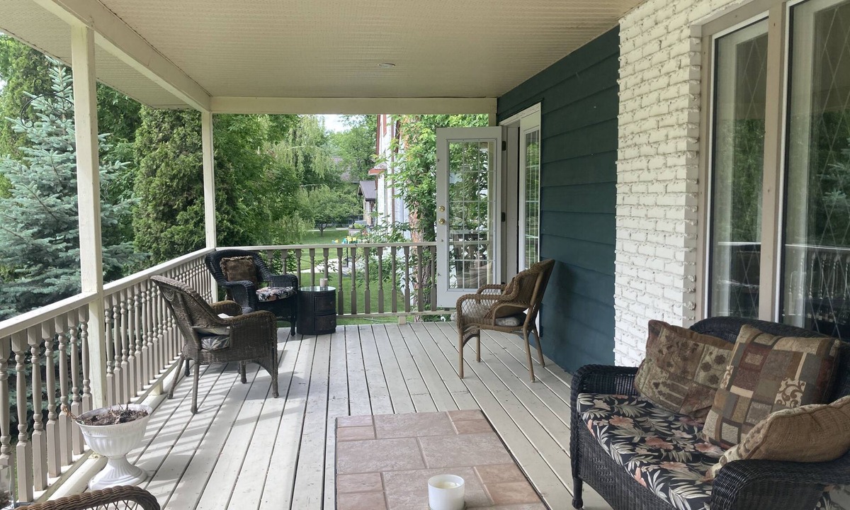 Gimli House | Gimli Family Vacation Getaway
