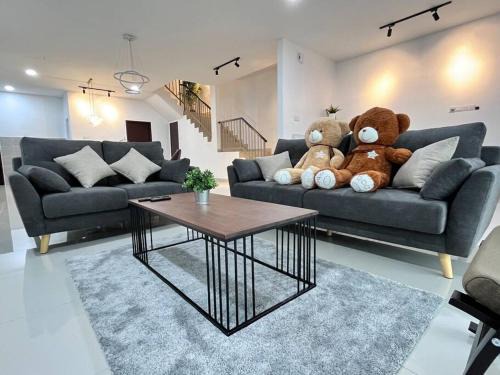 Larut House | GioiaHome with 6 Bedrooms