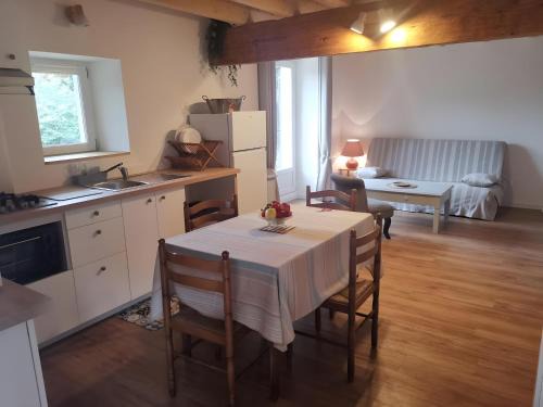 Saint-Hilaire-de-Villefranche House | Gite Du Figuier