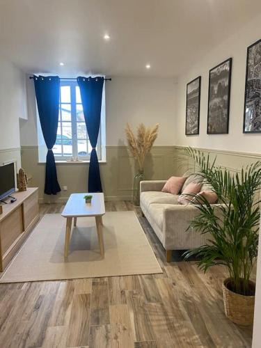 Rocroi Apartment | Gite 2 du grand Pavillon