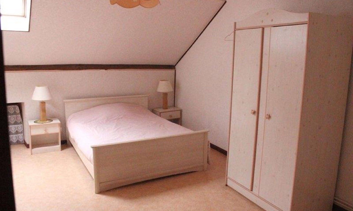 Chateau-Verdun House | Gite 2 - Le Cairn: Bed and Breakfast