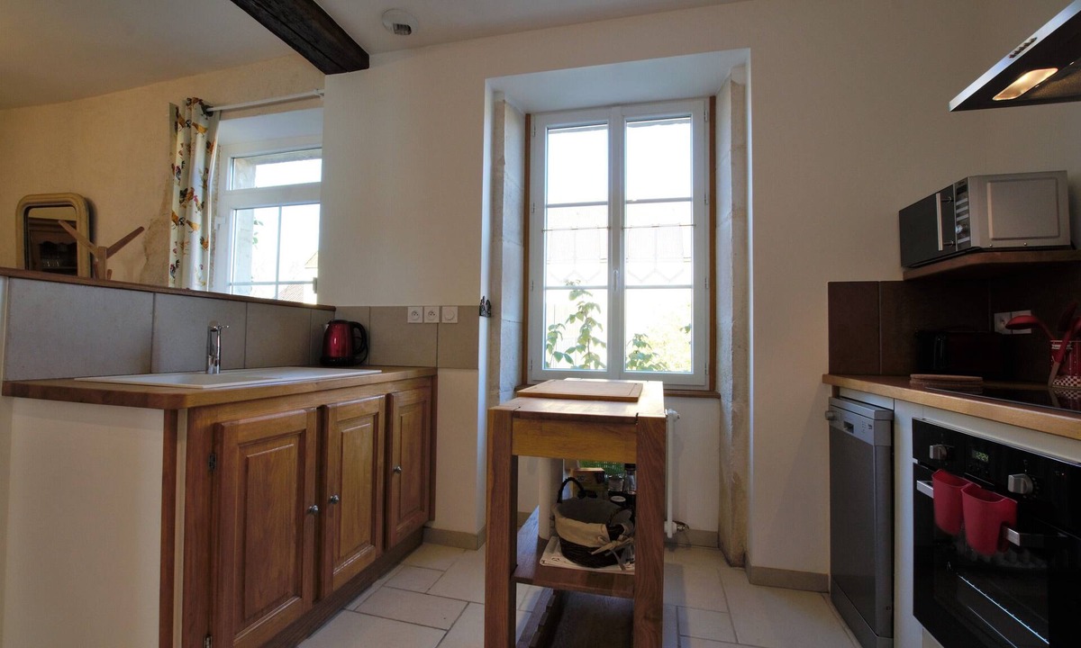 Avallon House | GITE 2 PERS - HEATED POOL - PONY