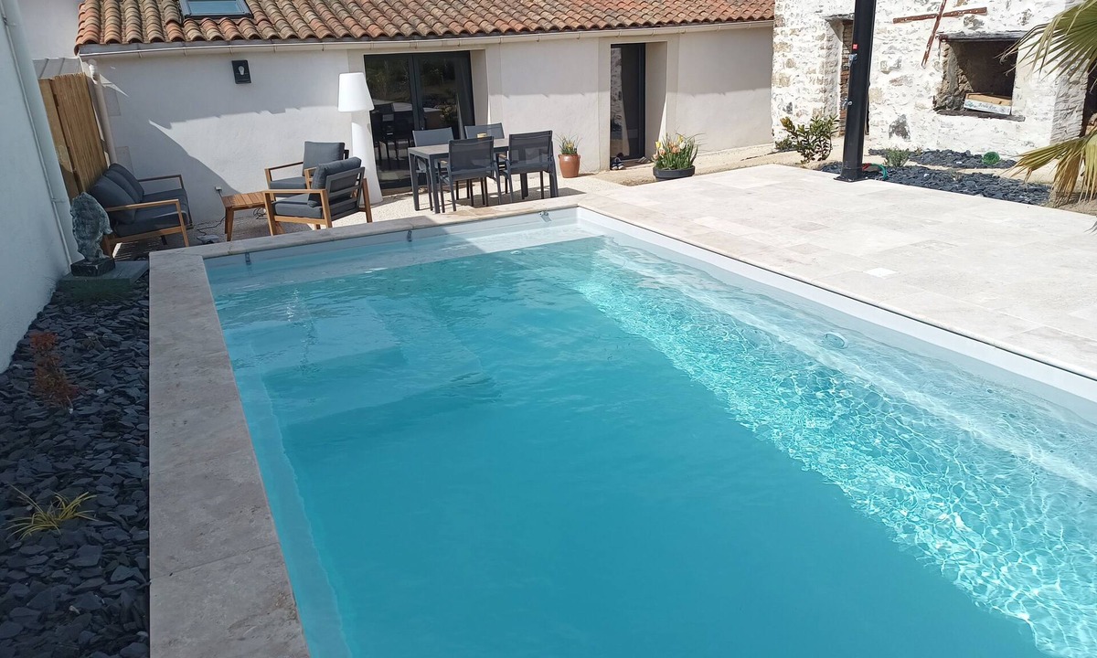 Chantonnay House | Gîte 4 people, air-conditioned, swimming pool, 30mn Puy du Fou, with family or friends.