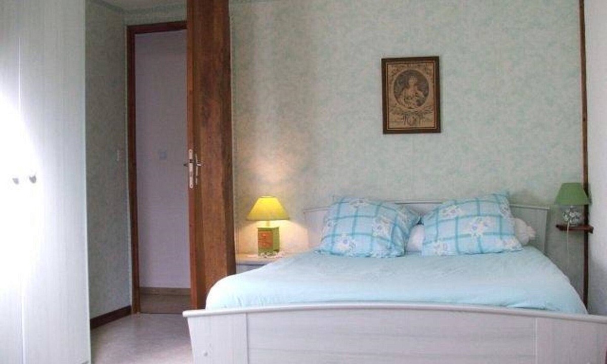 Chateau-Verdun House | Gite 5 - Le Cairn: Bed and Breakfast