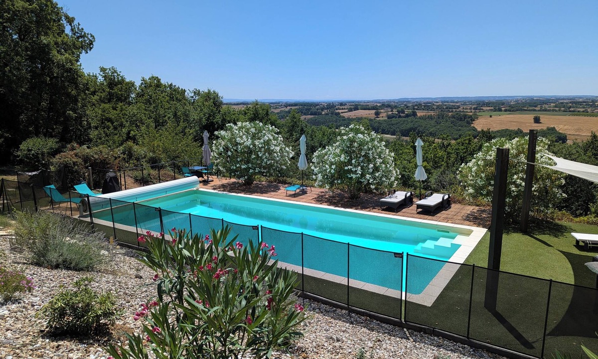 Carlus House | Gite 6 p, swimming pool and countryside, in Albi under the Tarn sun
