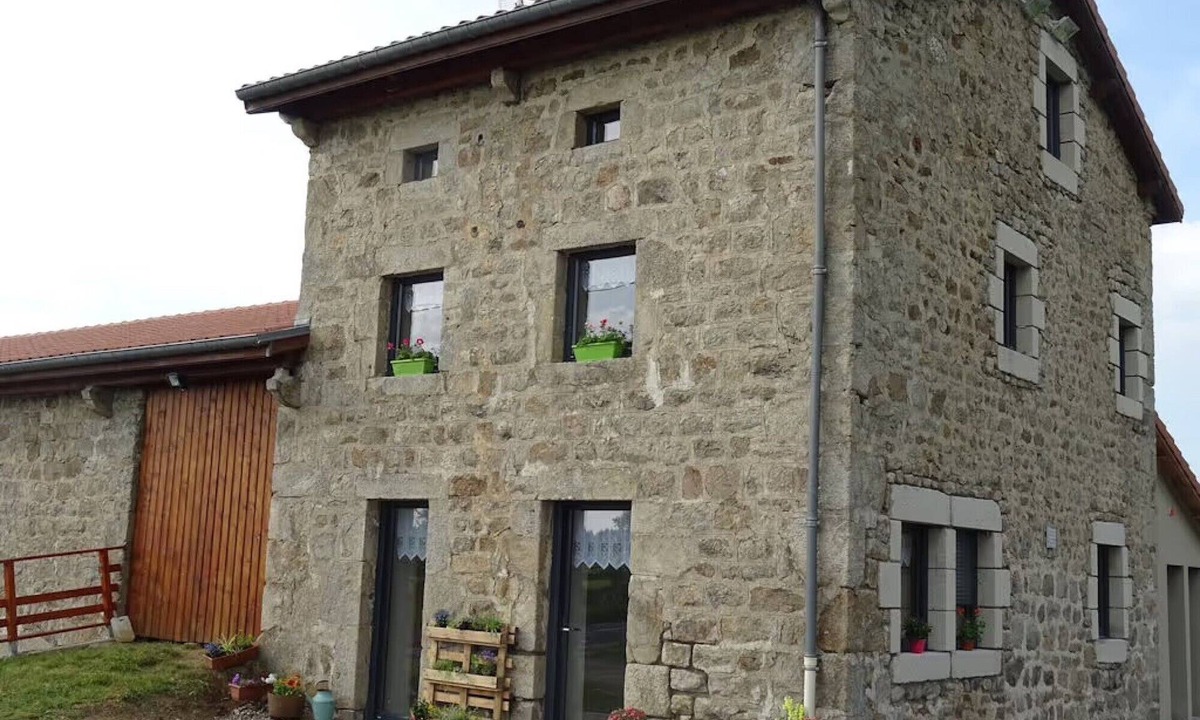 Marlhes Cottage | Gîte “Airellier Du Pilat” with Mountain View, Private Terrace, and Wi-Fi