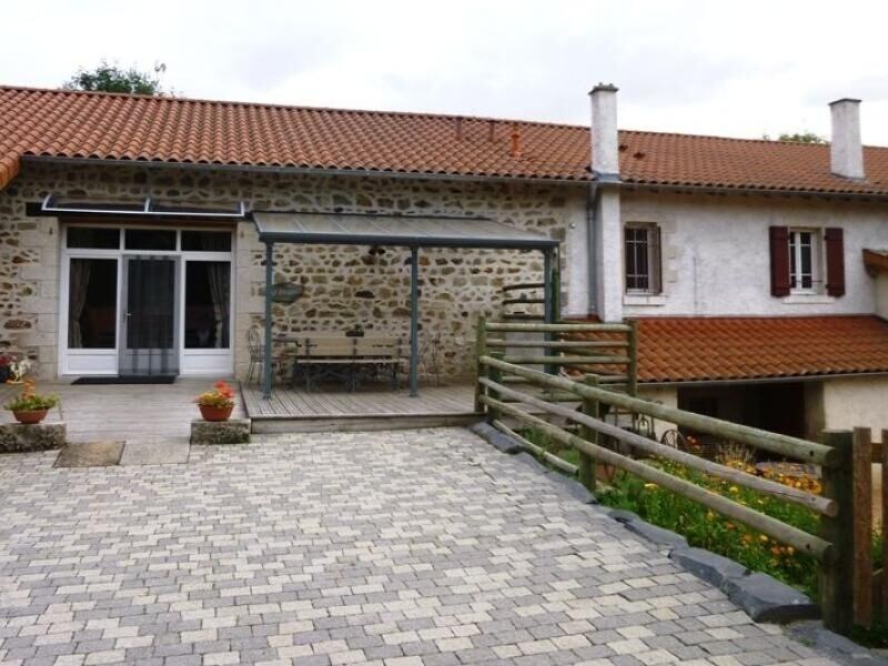 Allegre House | Gite Allègre, 5 bedrooms, 12 persons