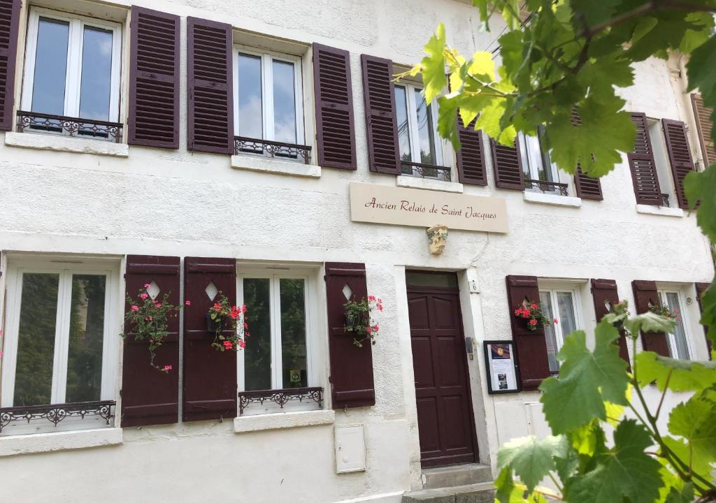 La Roche-Guyon Apartment | Gite Ancien Relais de Saint-Jacques