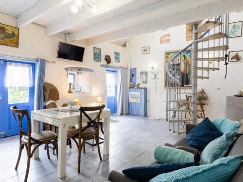 Kermaria-Sulard House | Gite Atelier La Croix Blanche