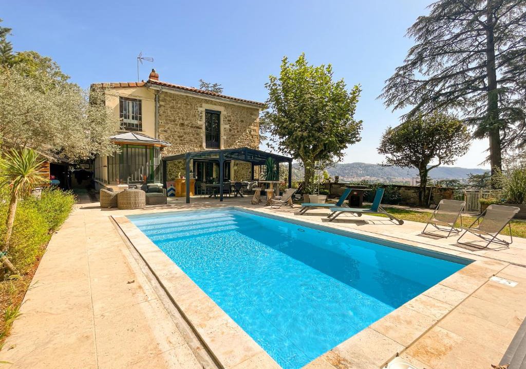 Vienne House | gite au chat bûcheron