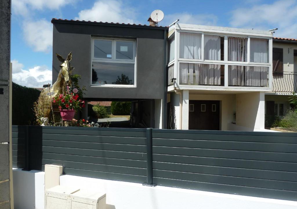 La Meilleraie-Tillay Apartment | Gite Au Cheval D'or
