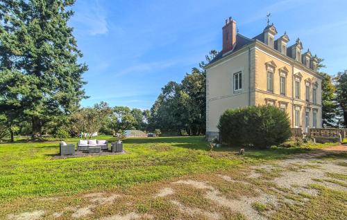 Parennes House | Gite Avec Piscine