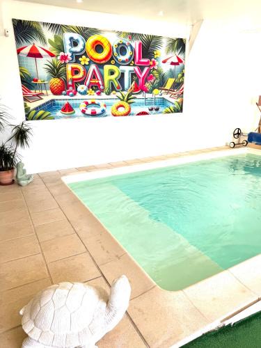 Restigne House | Gite avec piscine intérieure