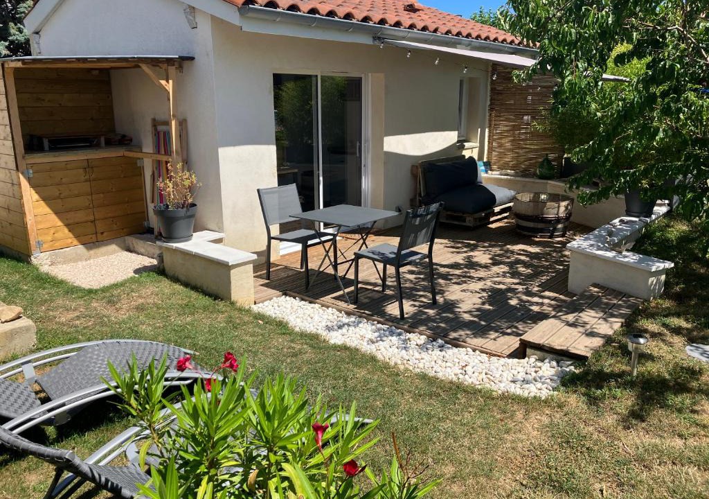 Saint-Andeol-le-Chateau House | Gite BamBou avec piscine