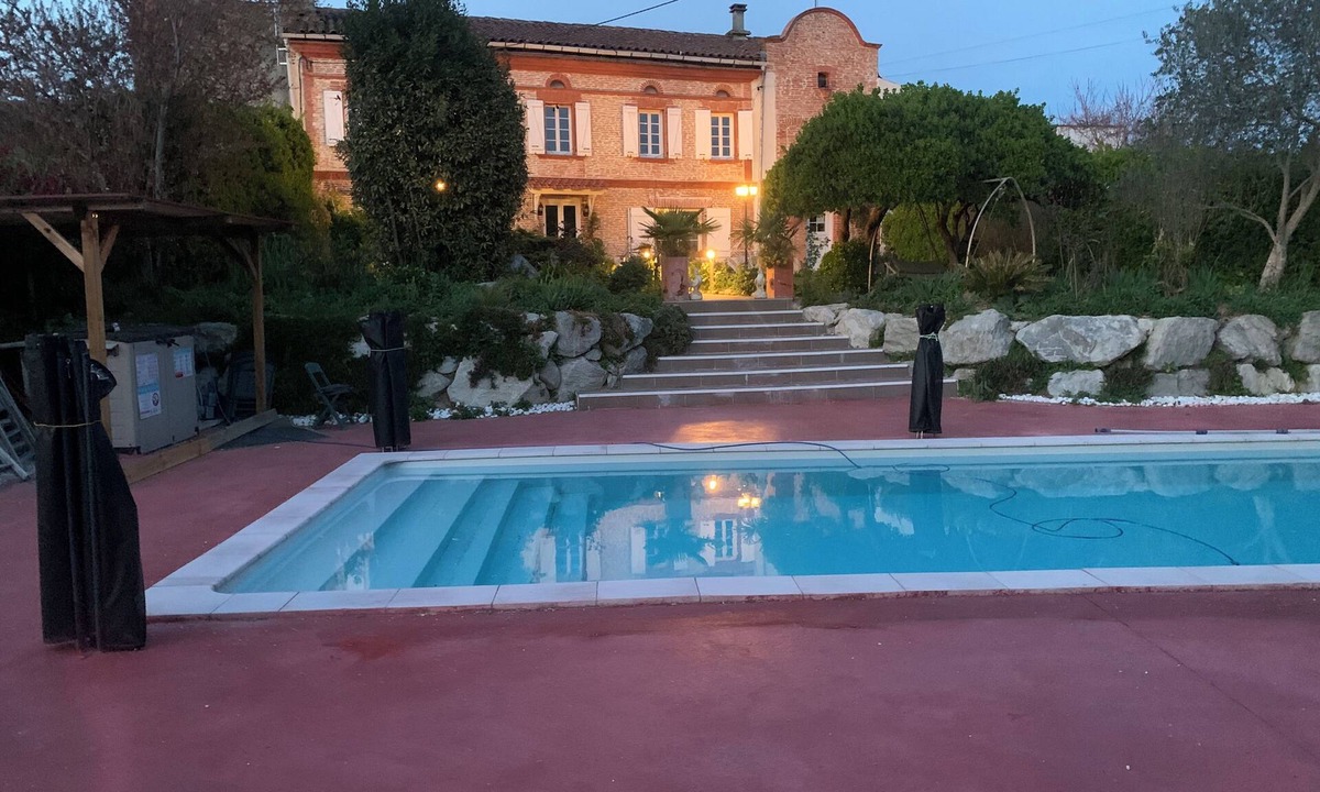 Mauvaisin Cottage | Gîte & Bed and Breakfast capacity 14 people with swimming pool, labeled 4 keys.