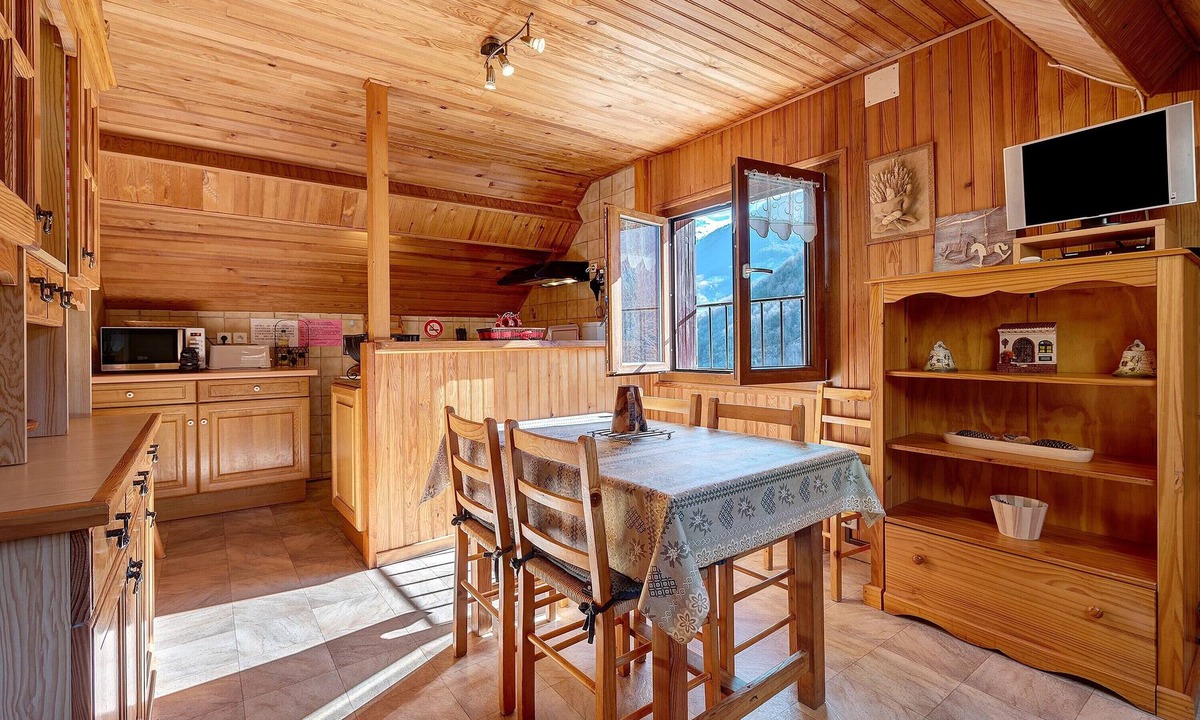 Gedre House | Gite Campbieil - Gavarnie-Gèdre: Panoramic Mountain Apartment