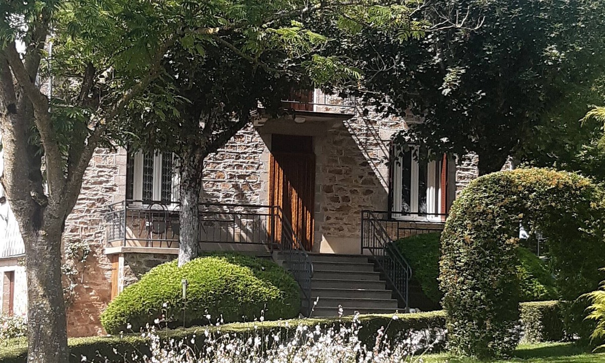 Centres House | Gite Centrès, 4 bedrooms, 6 persons