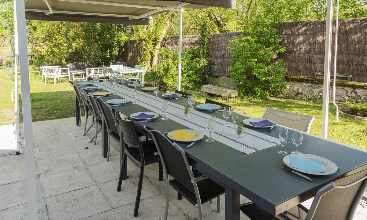 Montbazon House | Gîte Chez Stéphanie Montbazon, 5-bedroom farmhouse in the heart of the village - 15pers
