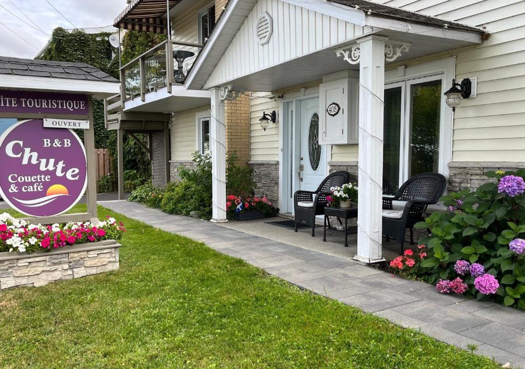 Notre-Dame-du-Portage Bed & Breakfast | Gite Chute Couette Cafe