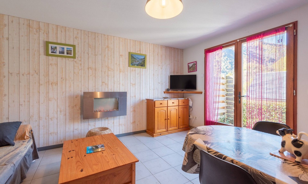 Peyragudes Cottage | Gîte 'Clarabide' with Mountain View, Private Terrace and Wi-Fi